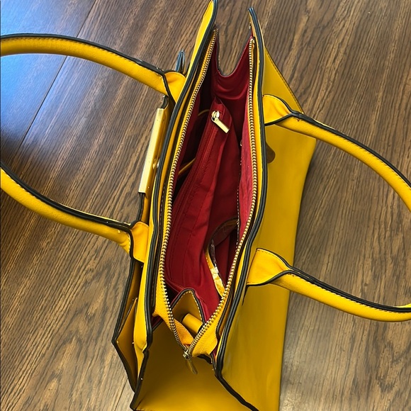 Elegant Yellow Croc-Embossed Satchel - Picture 3 of 4